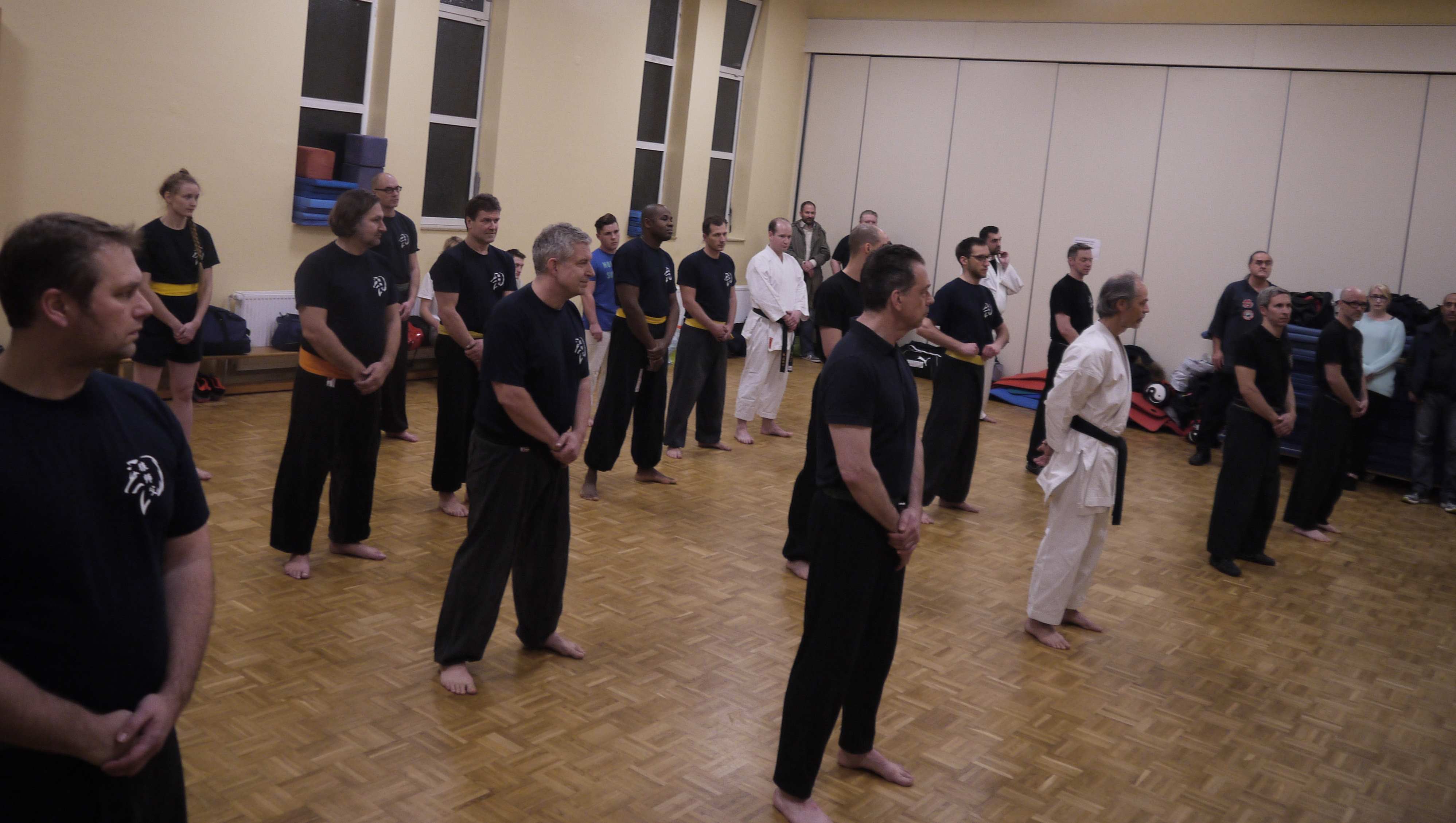 002 Neben TeilnehmerInnen vom heimischen Kung Fu waren Schüler und Lehrer aus dem Karate, Ju Jutsu, Si Ha Ryu und vom Phoenix Kung Fu anwesend